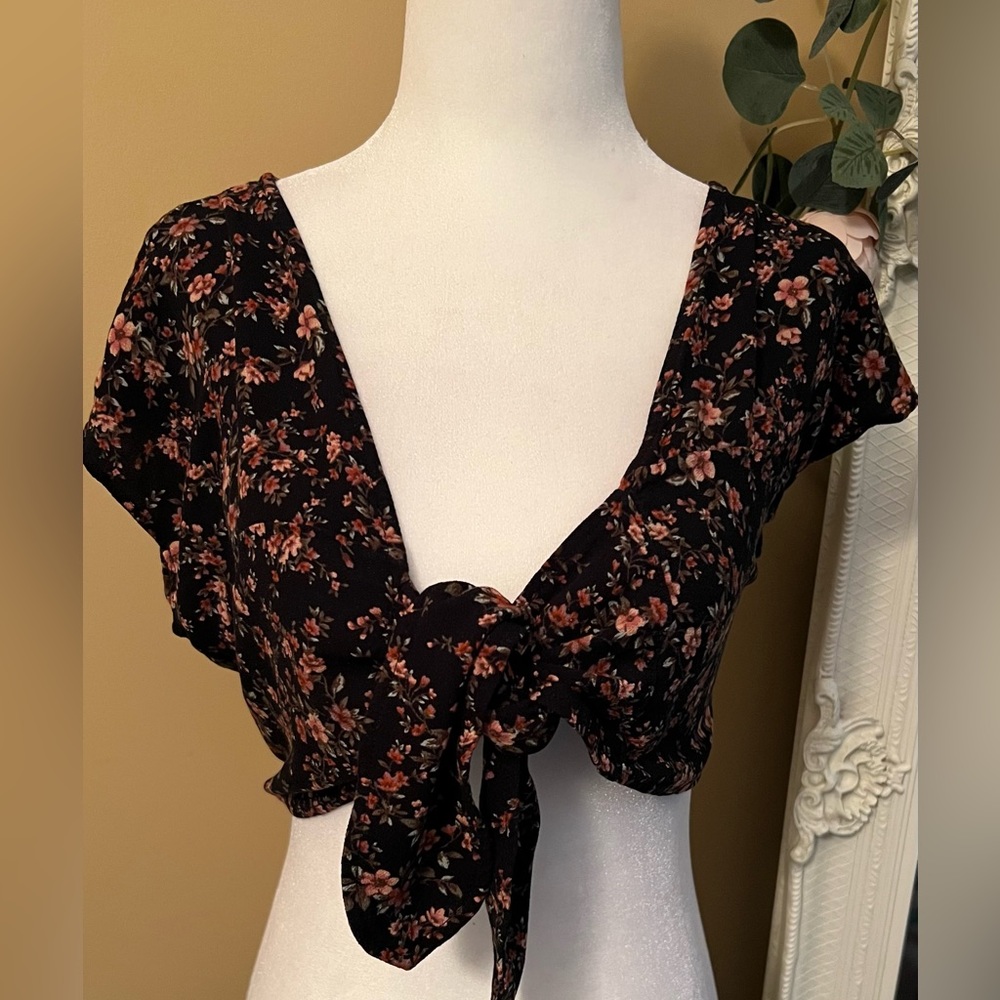 American Eagle Boho Floral Crop Top with Front tie.